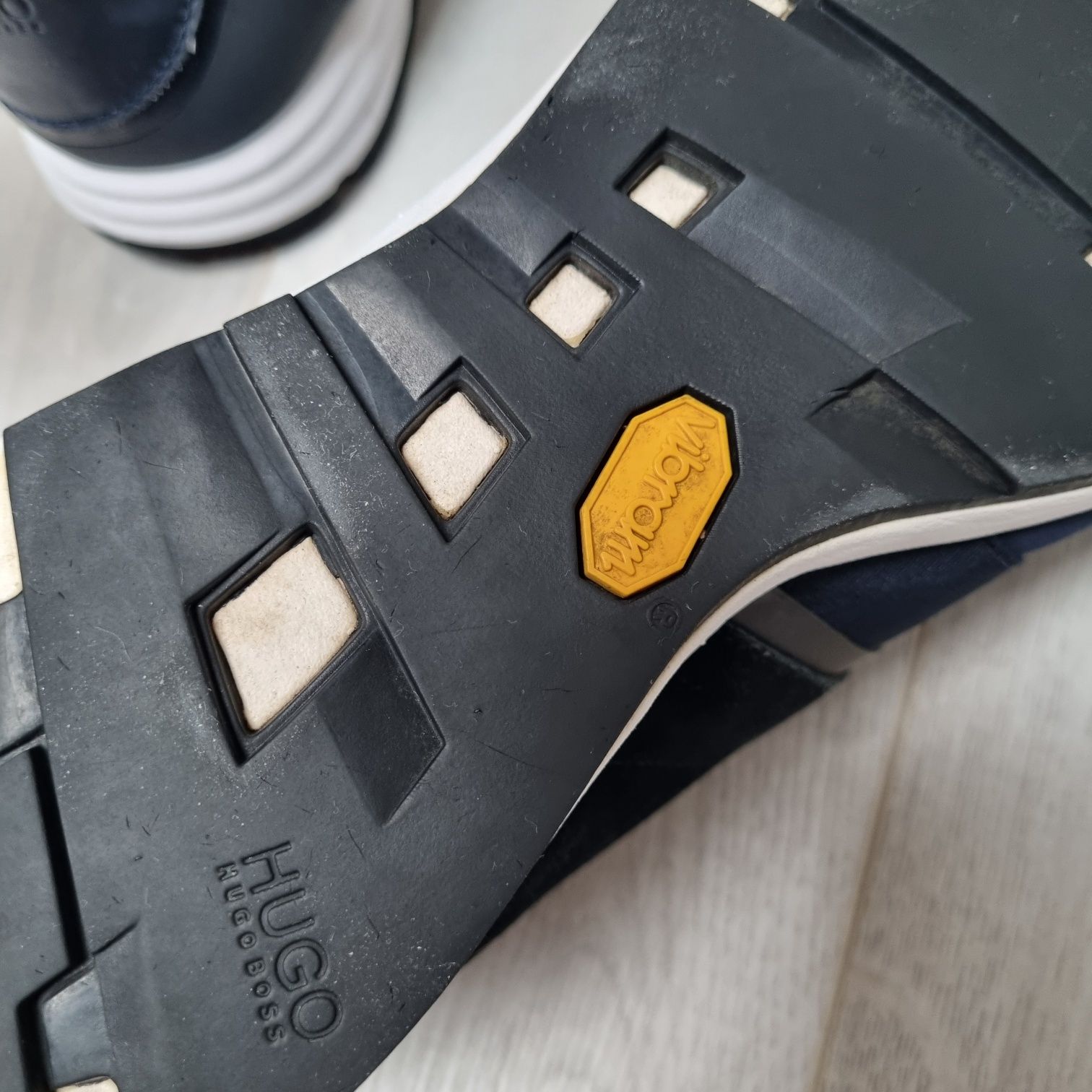 Hugo Boss Red Label Oryginalne męskie buty sneakersy Vibram roz. 43