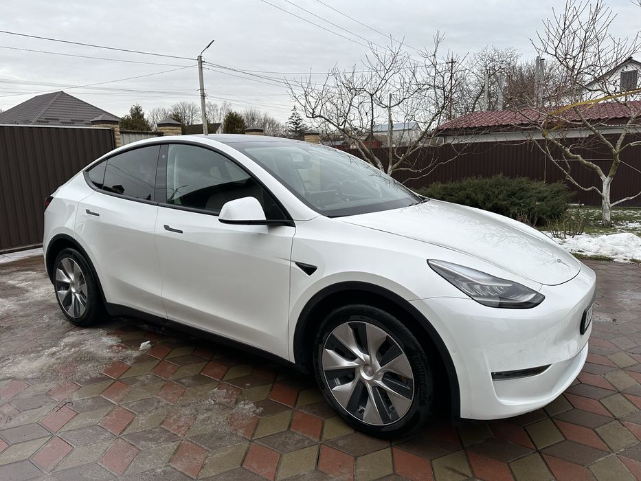 Tesla model Y ціла не биток long range