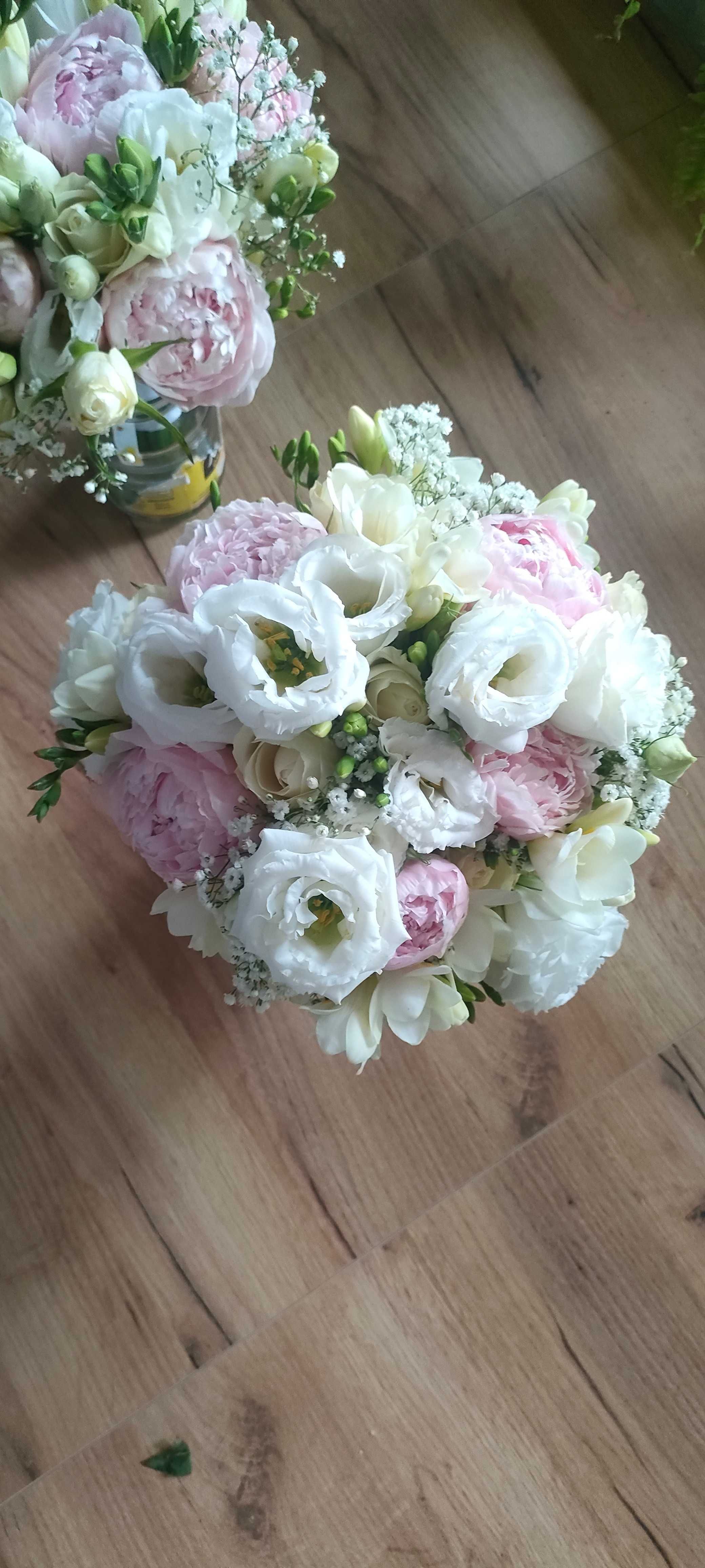 Bukiety okolicznościowe ślubne na urodziny na prezent flower box