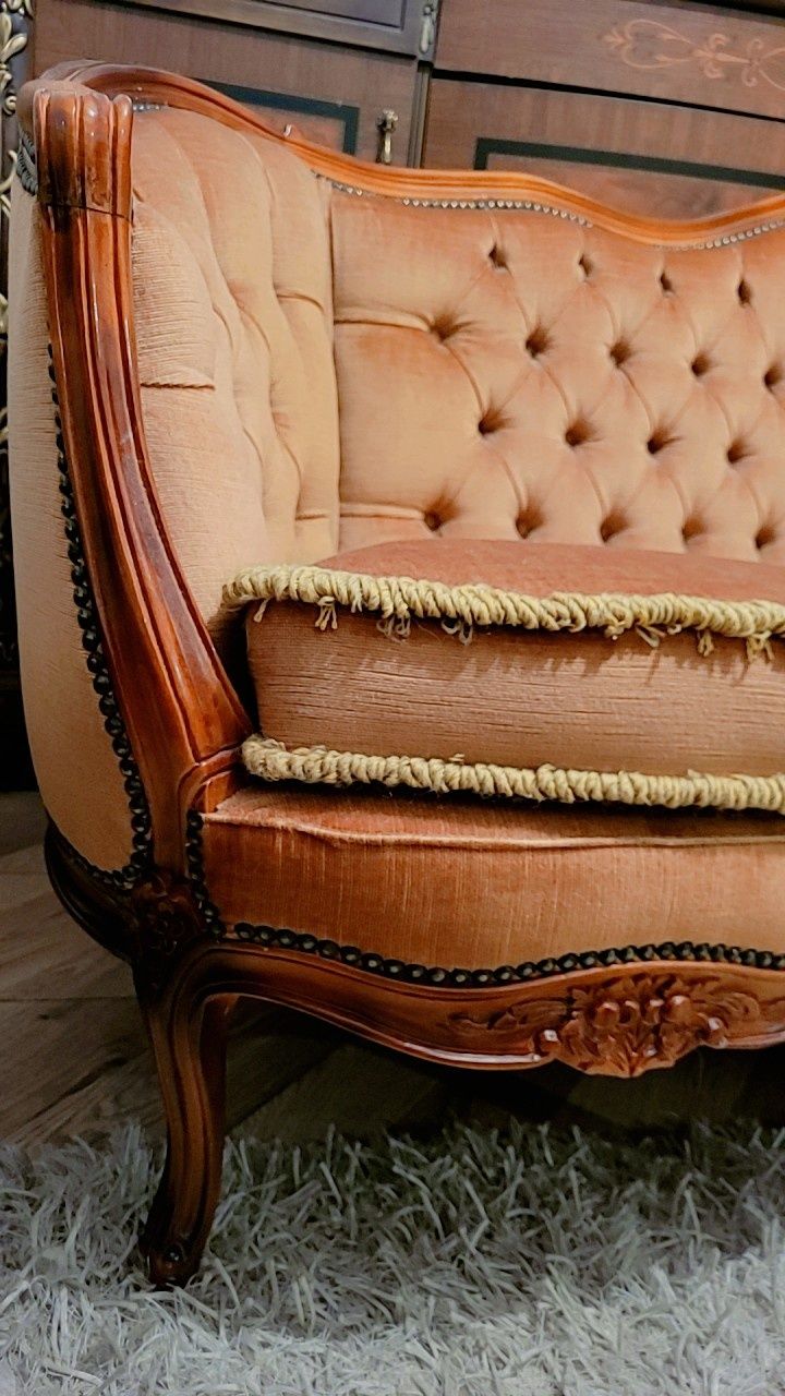 Oryginalnie zachowana palacowa sofa ludwikowska na sprezynach
