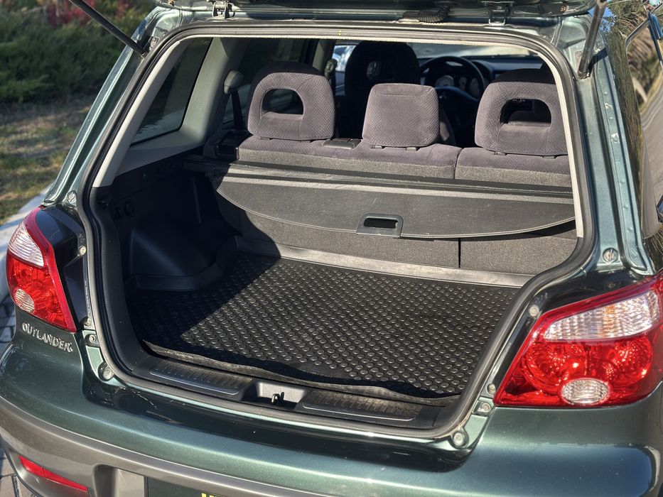 Mitsubishi Outlander 2006 року,2.4 бензин,автомат,повний привід,275т.к