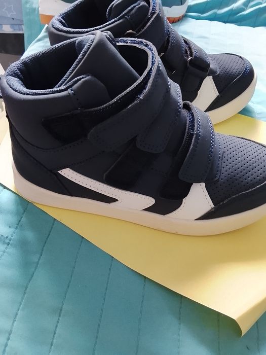 Nowe buty chłopięce jesienne adidasy