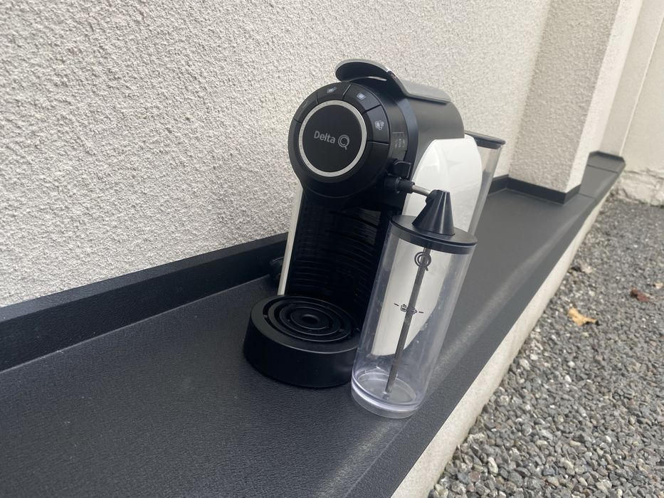 Кофемашина Delta q з молочником