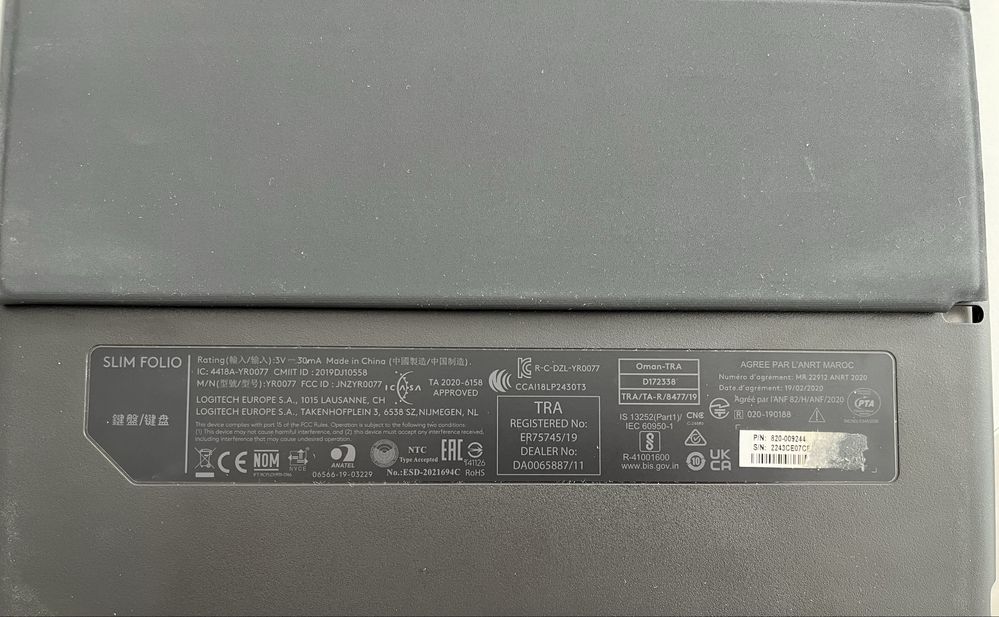 Etui z klawiaturą na iPad Logitech Slim Folio