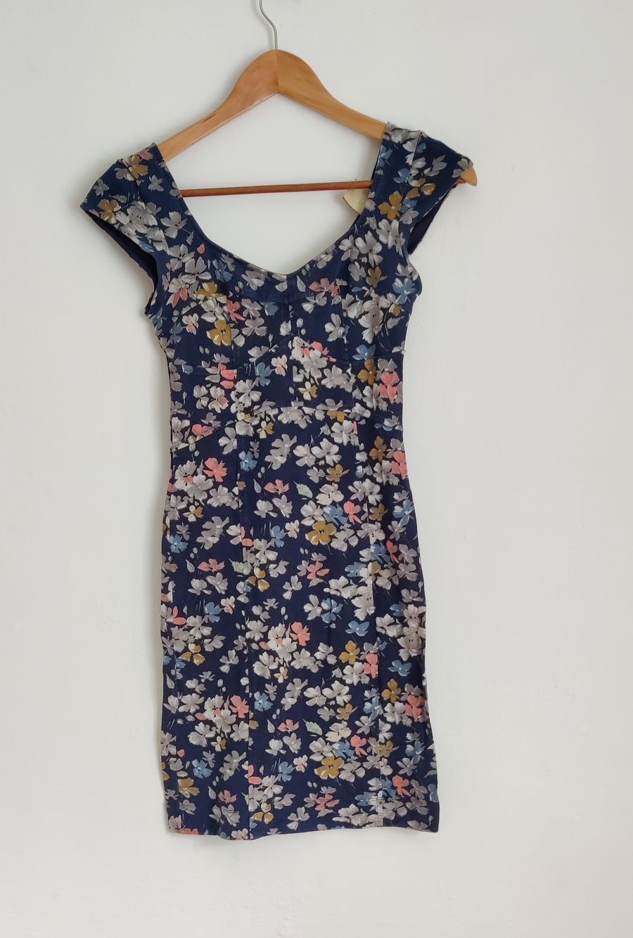 Sukienka krótka bawełniana elastyczna w kwiaty granatowa 34-36