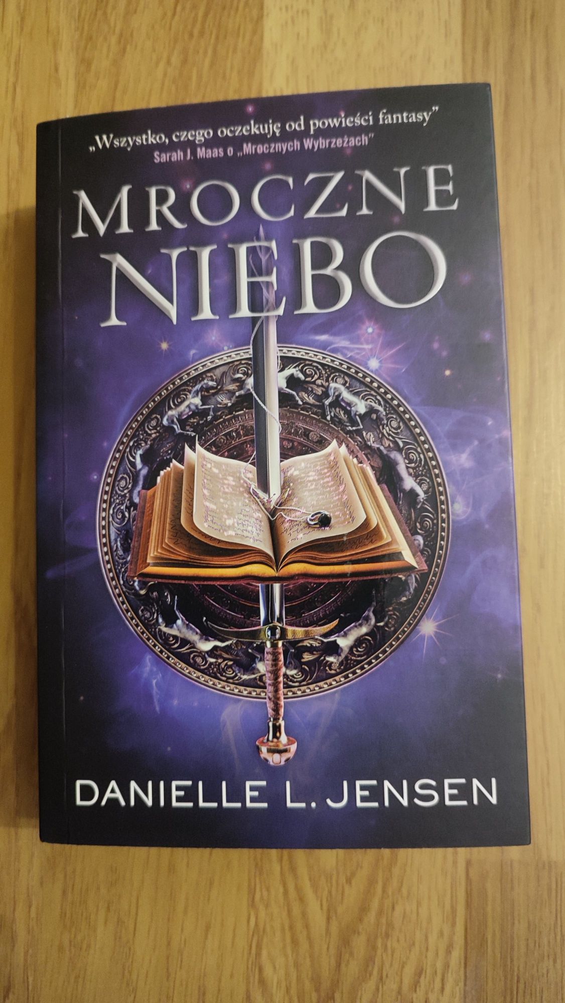 Mroczne niebo. Danielle L. Jensen