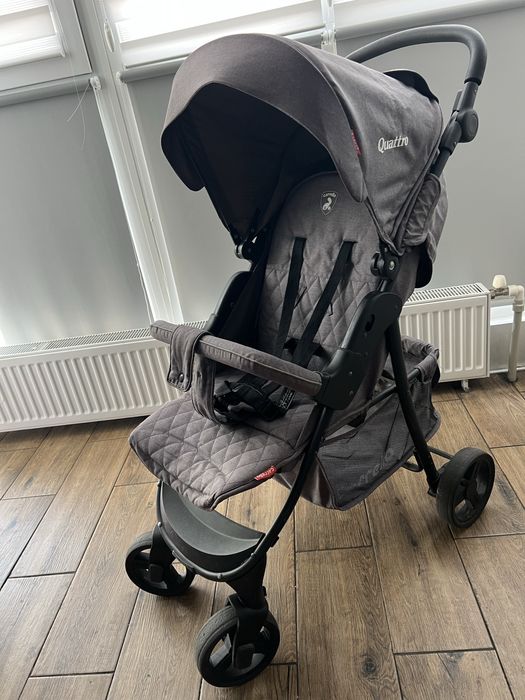 Продам сіру прогулянкову коляску Carello Quattro.