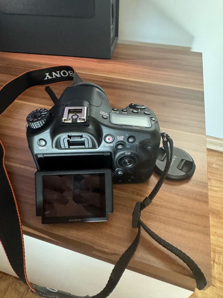 Sony Alpha A68 DT 18 – 55 mm F3.5-5.6 SAM II