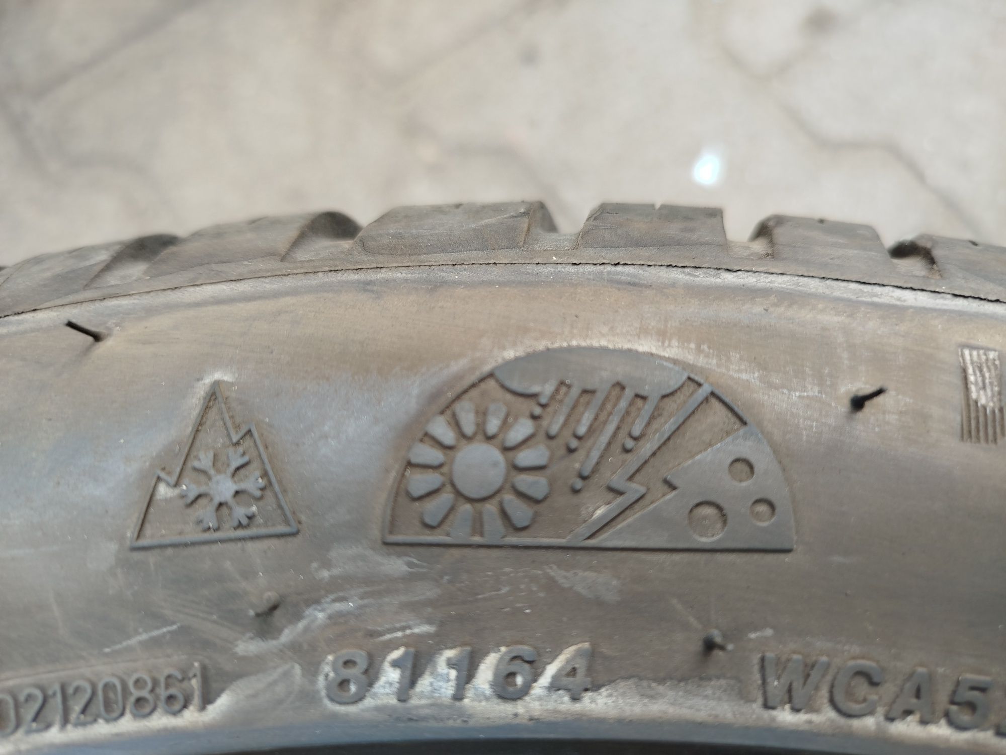 Opony całoroczne Bridgestone 215/50R18