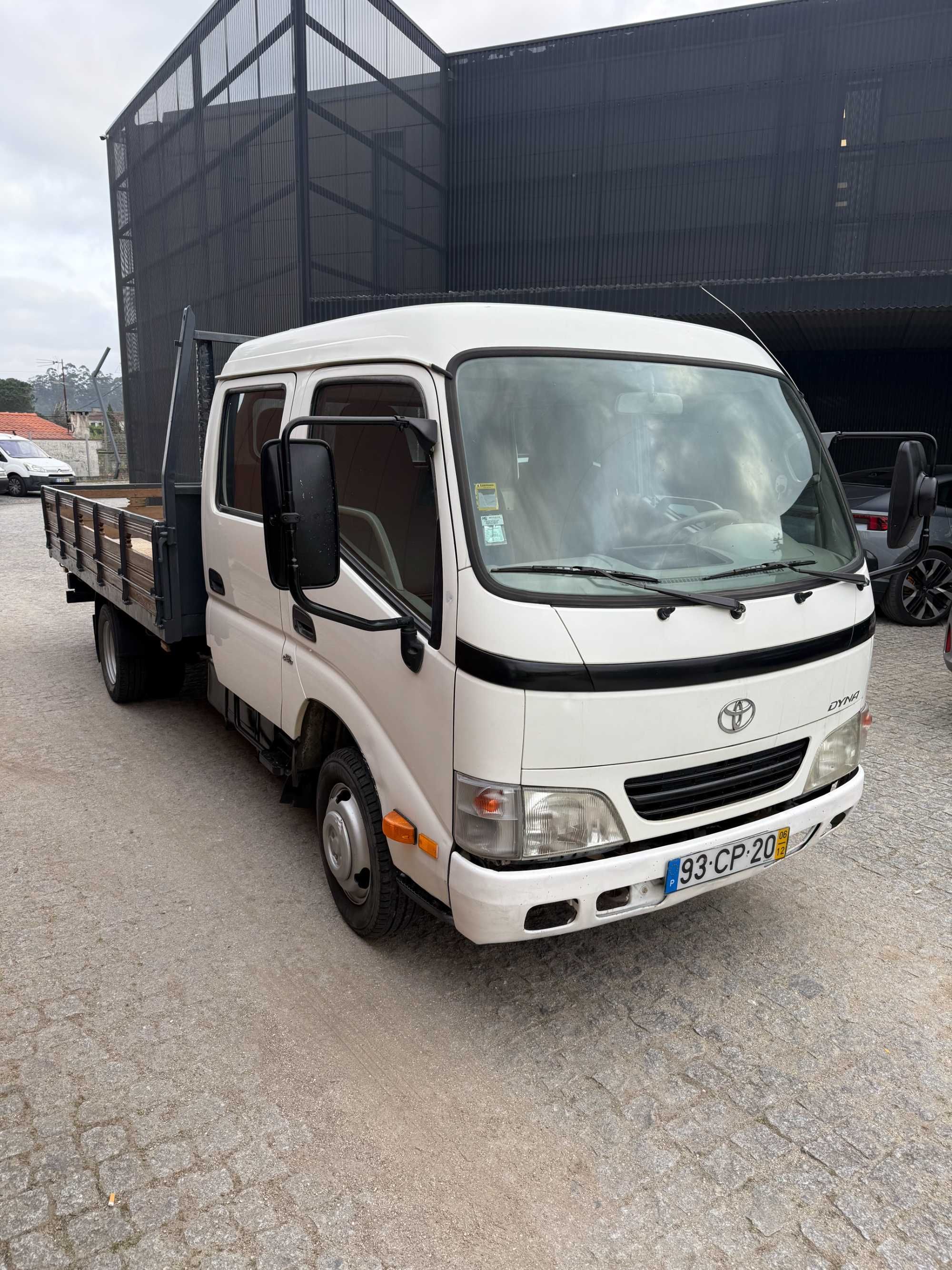 Carrinha Toyota dyna cabine dupla
