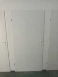 Drzwi wewnętrzne 90 lewe łazienkowe białe klasyk z tulejami ościeżnica