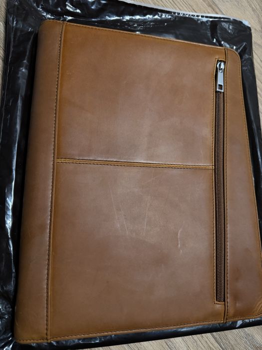 папка A4 из коричневой кожи, с отделениемц для планшета