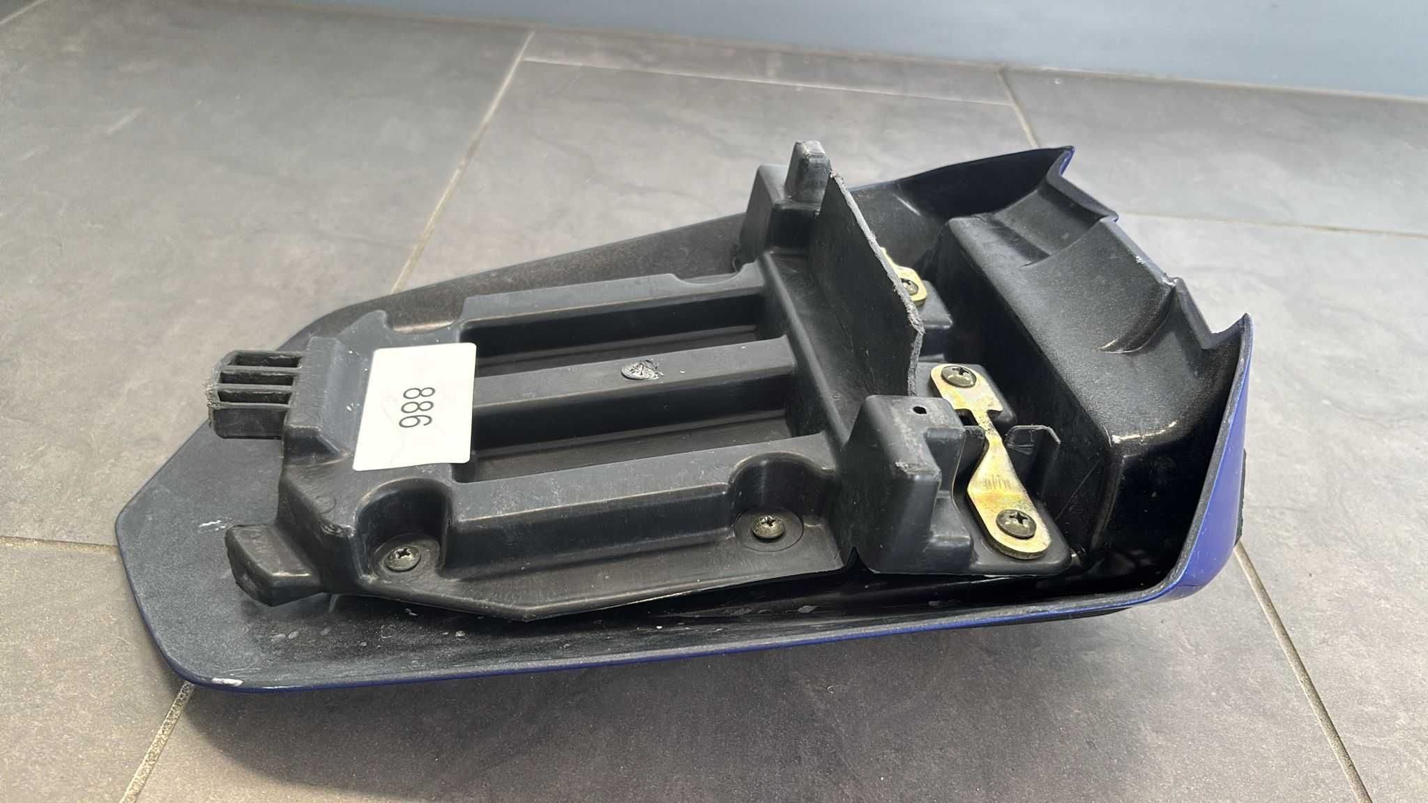 Nakładka siedzenia pasażera Yamaha YZF - R1. 2000-02 [886]