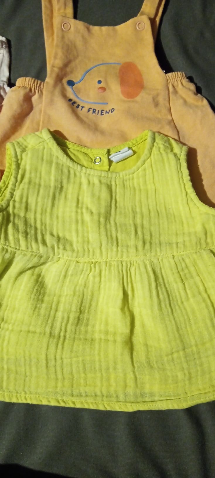 Sukieneczki dla dziewczynki na ramiączkach i pielucha z mikrofibry