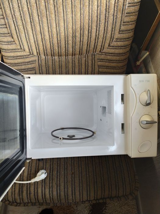 Мікрохвильова піч з грилем  sanyo