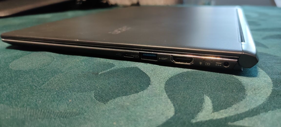 Computador portátil i7 Acer aspire S5-371