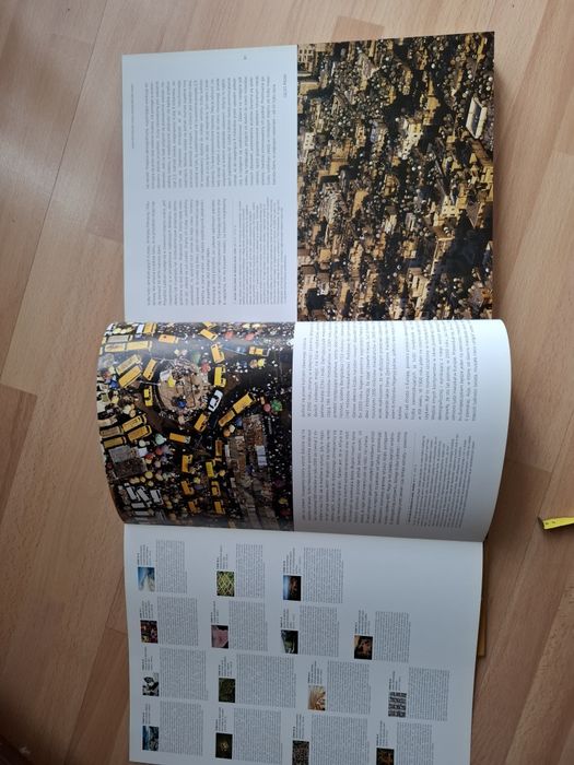 Album Bertranda Ziemia widziana z nieba.