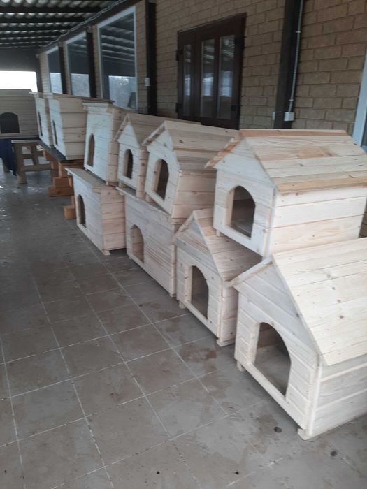 Будки для собак.