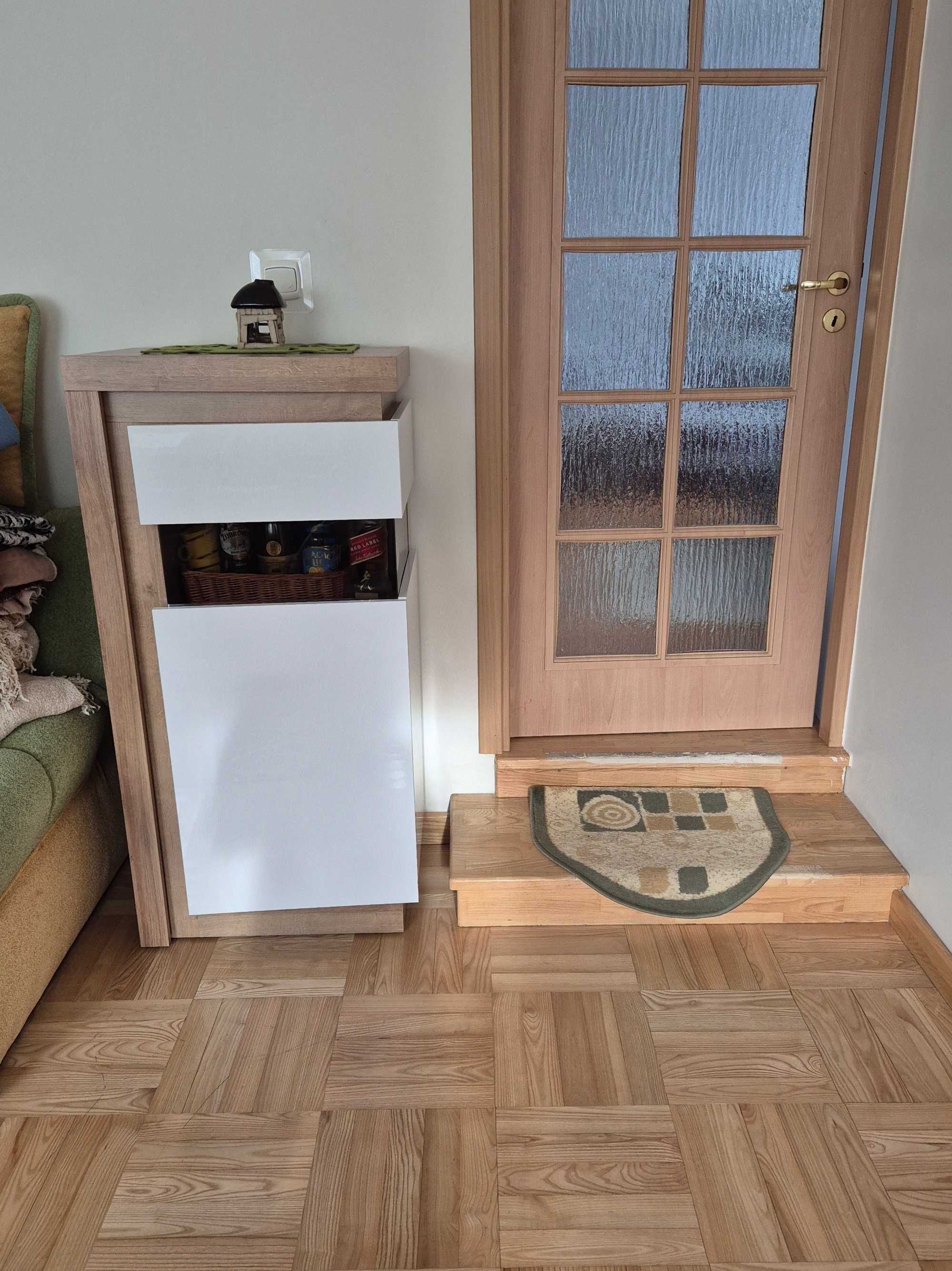 Mebli Wójcik: Komoda Lyon, Witryna Lyon z oświetleniem (nowe)