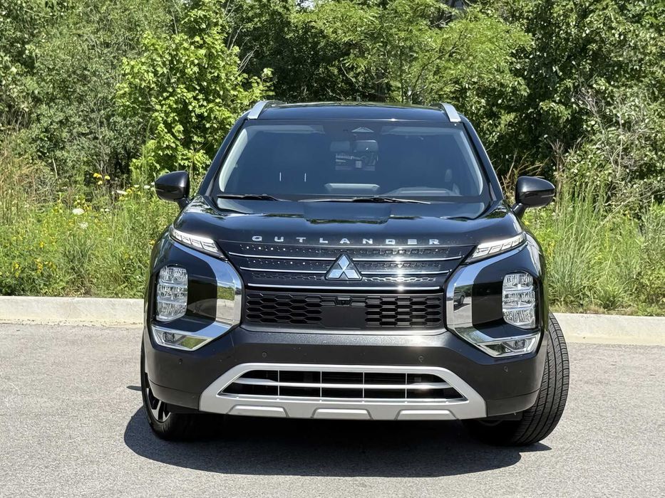 Mitsubishi Outlander      2022
