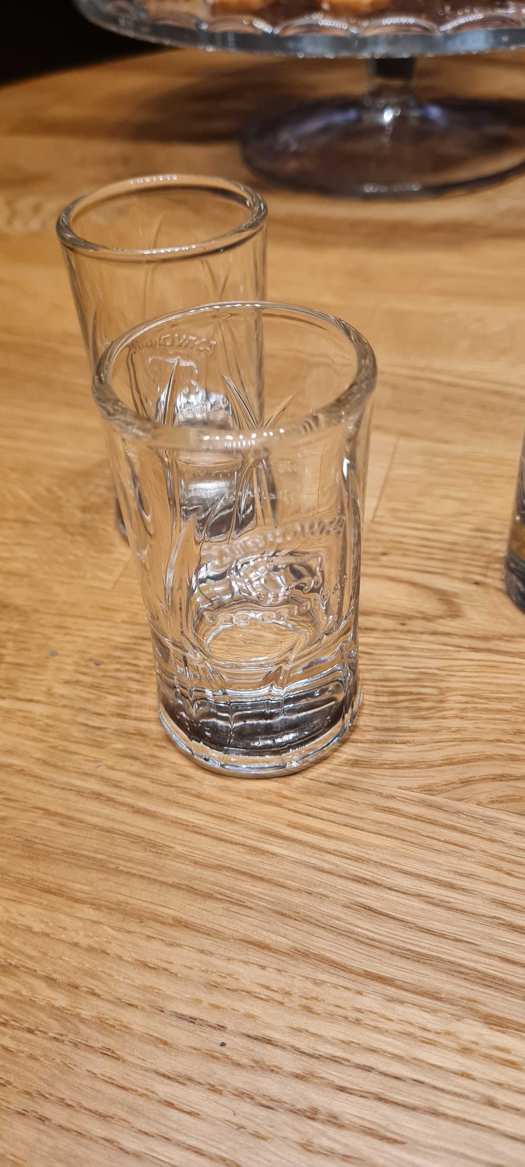 6 różnych kieliszków do alkoholi