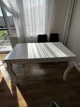 Rozkladany bialy stol