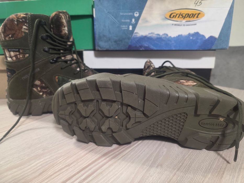 Фирменные ботинки