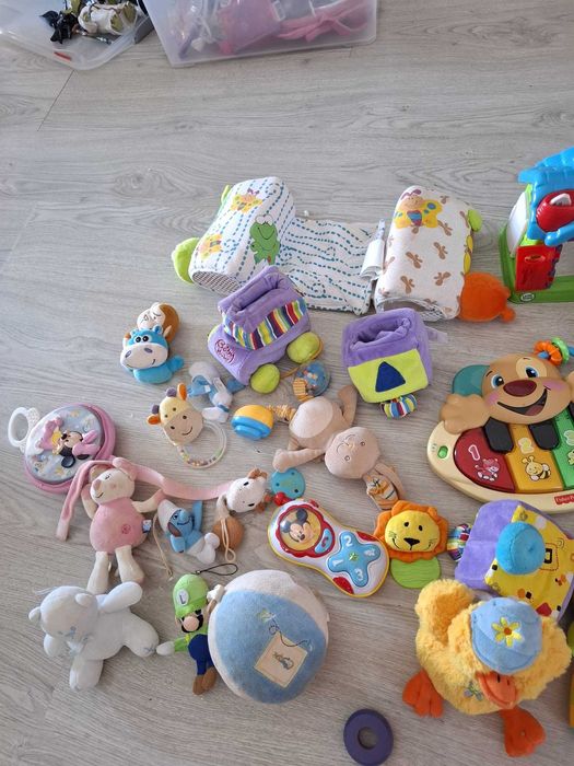 Lote de brinquedos para bebé