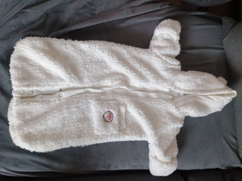 Biały pluszowy kombinezon na zimę dla noworodka