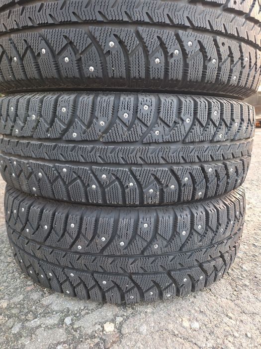Продам зимову гуму 185/65R15"Bridgestone"