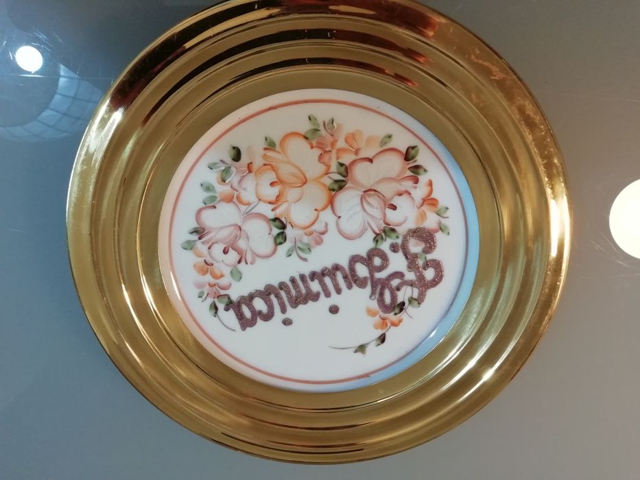 Prato pintado à mão com abas em metal V.C.M V.C.H (arte portuguesa)*