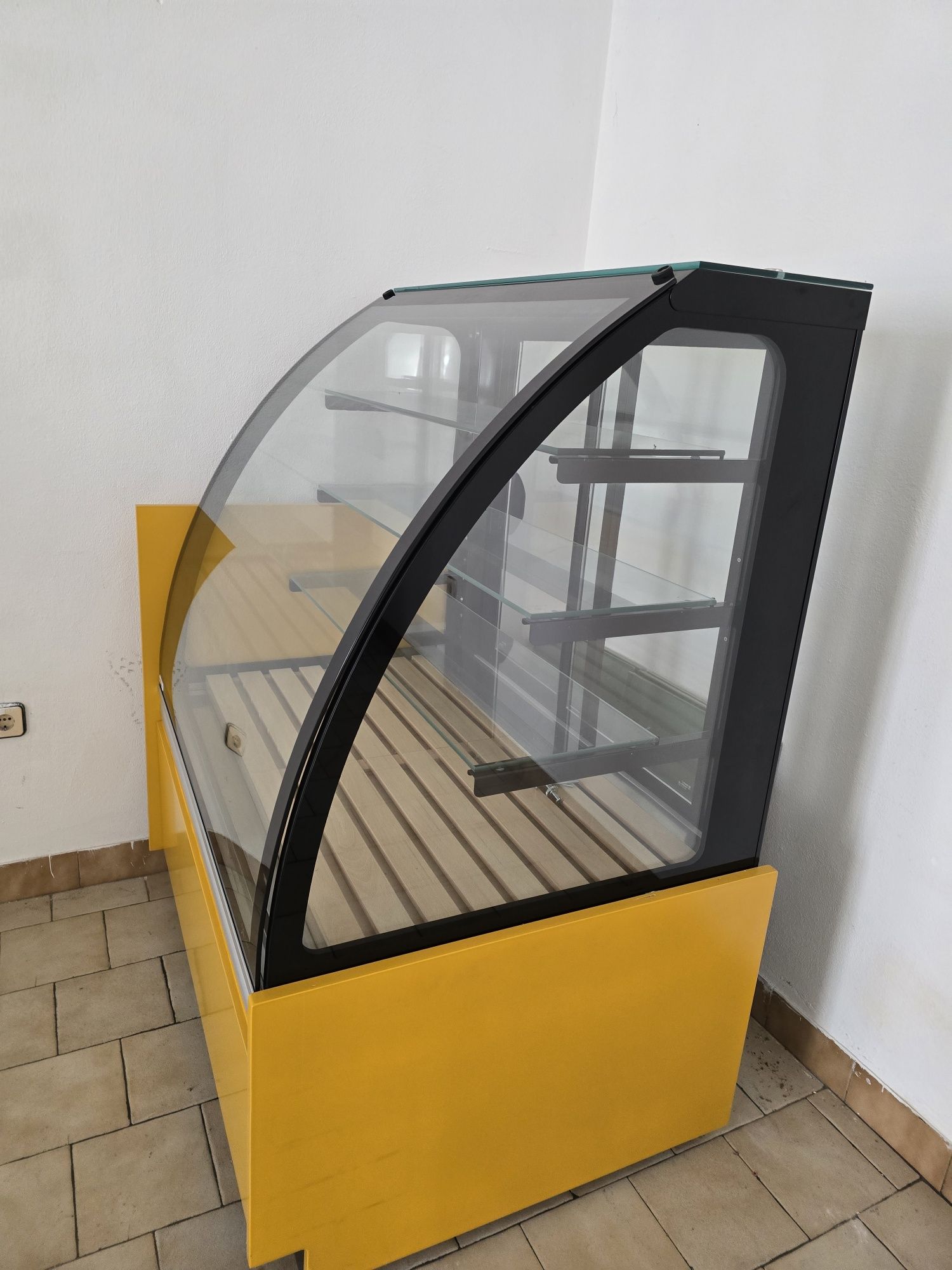 Vitrine neutra, koldkit.