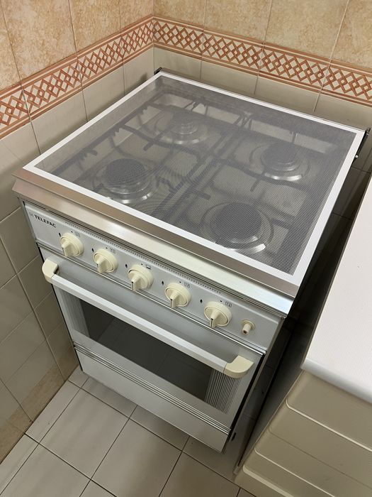 Fogão (4 bicos) e forno a gás