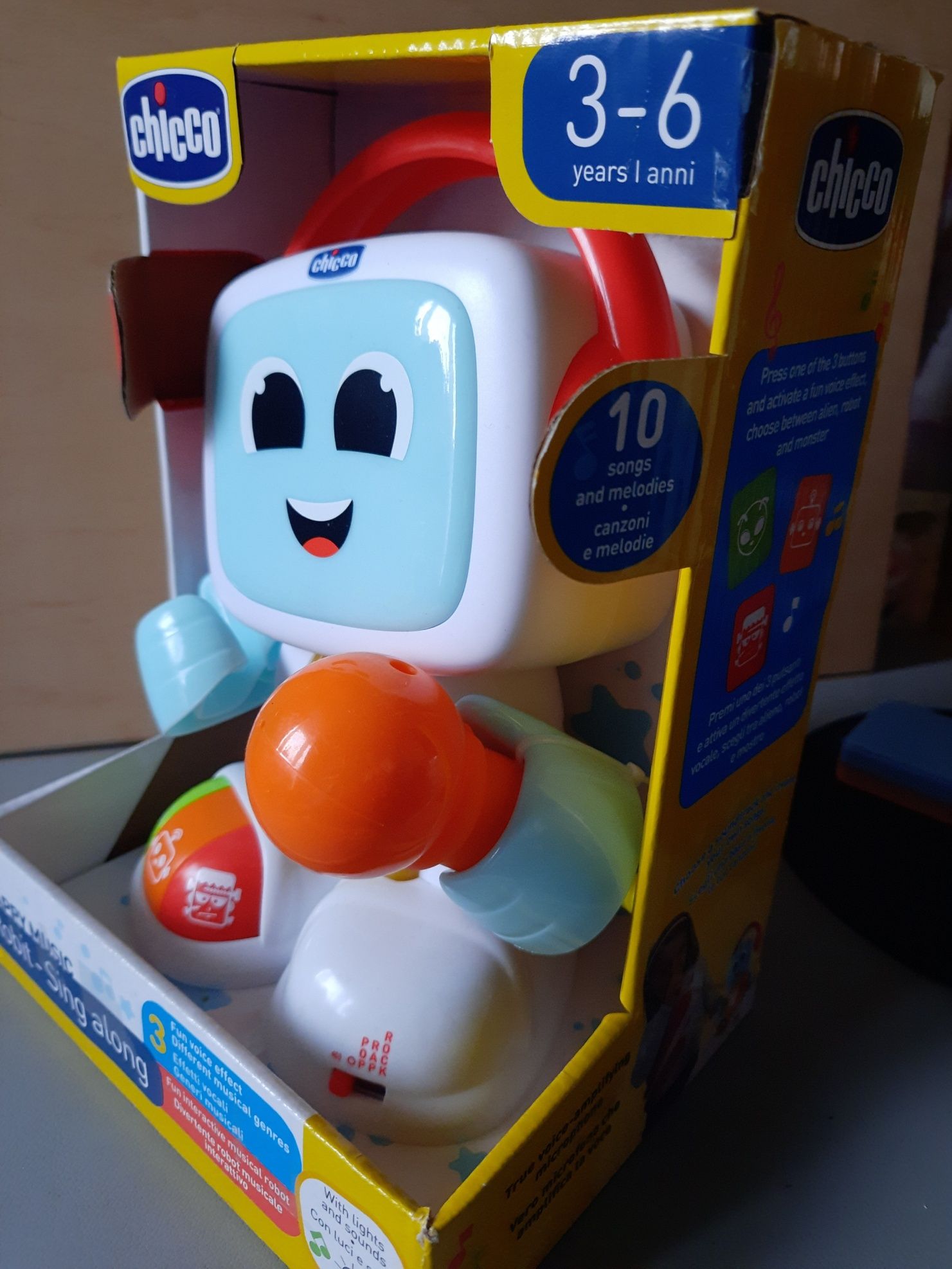 Edukacyjny Robot Happy Music Robit Sing Along, robot z mikrofonem