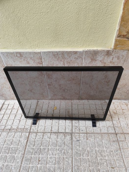 Base e proteção para lareira