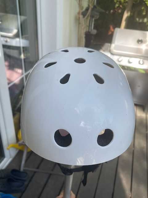 Kask skaterski, na deskorolkę, hulajnogę, rower Halfords 54-58 cm