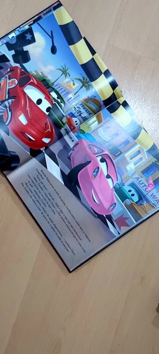 Livro Completo dos Carros Disney Pixar