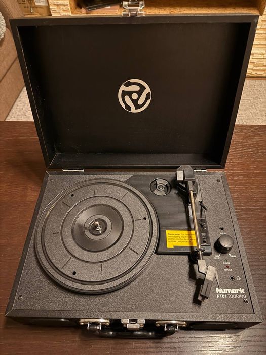 Продам виниловый проигрыватель