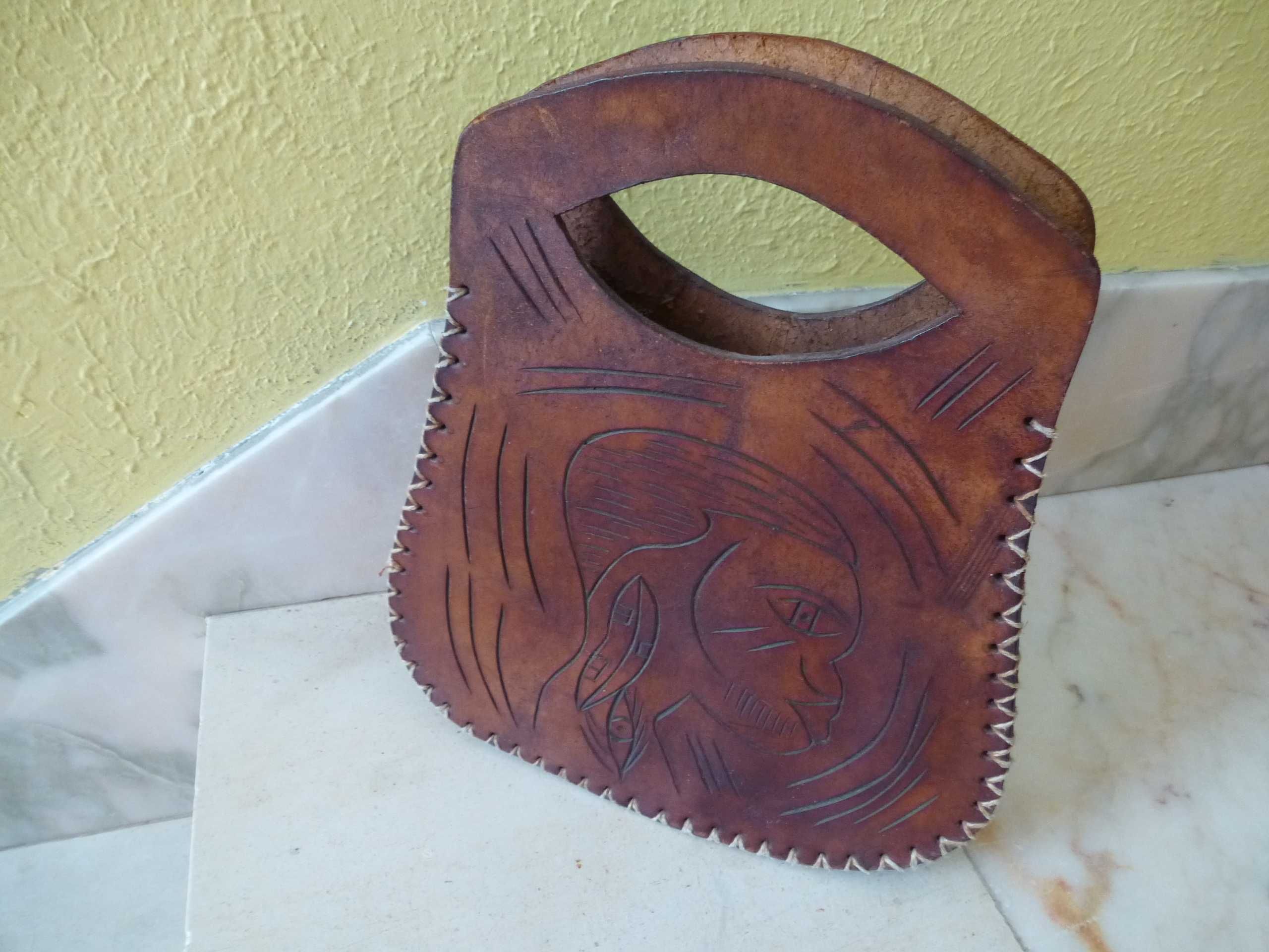 Malinha de mão de couro Africano artesanal