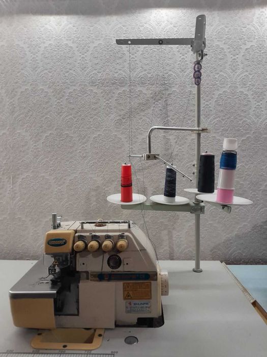 Оверлок SHUNFA в доброму стані