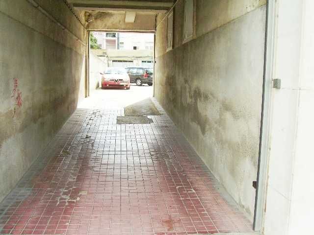 Av. Roma, junto Praça de Alvalade e Av. Igreja, garagem Box (fechada)