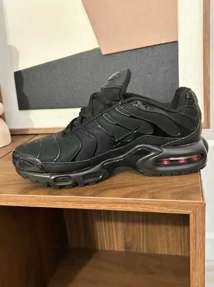 "Buty damskie Trampki"Nike_Air_Max_TN_Plus_czarny R.39