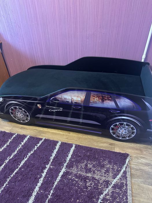 Детская кровать машина