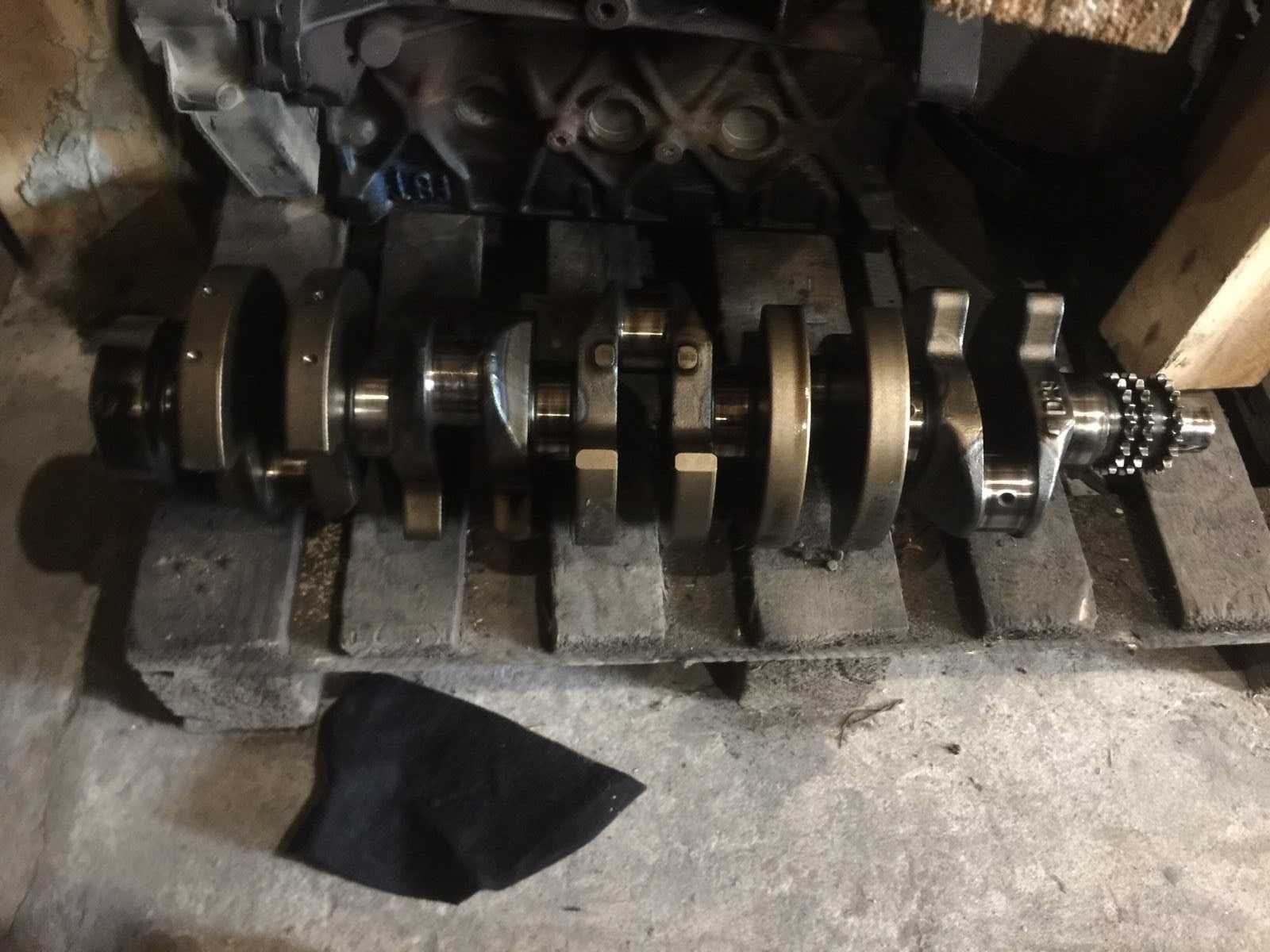 Коленвал Mercedes 2.9tdi OM 602 Sprinter W210 Vario