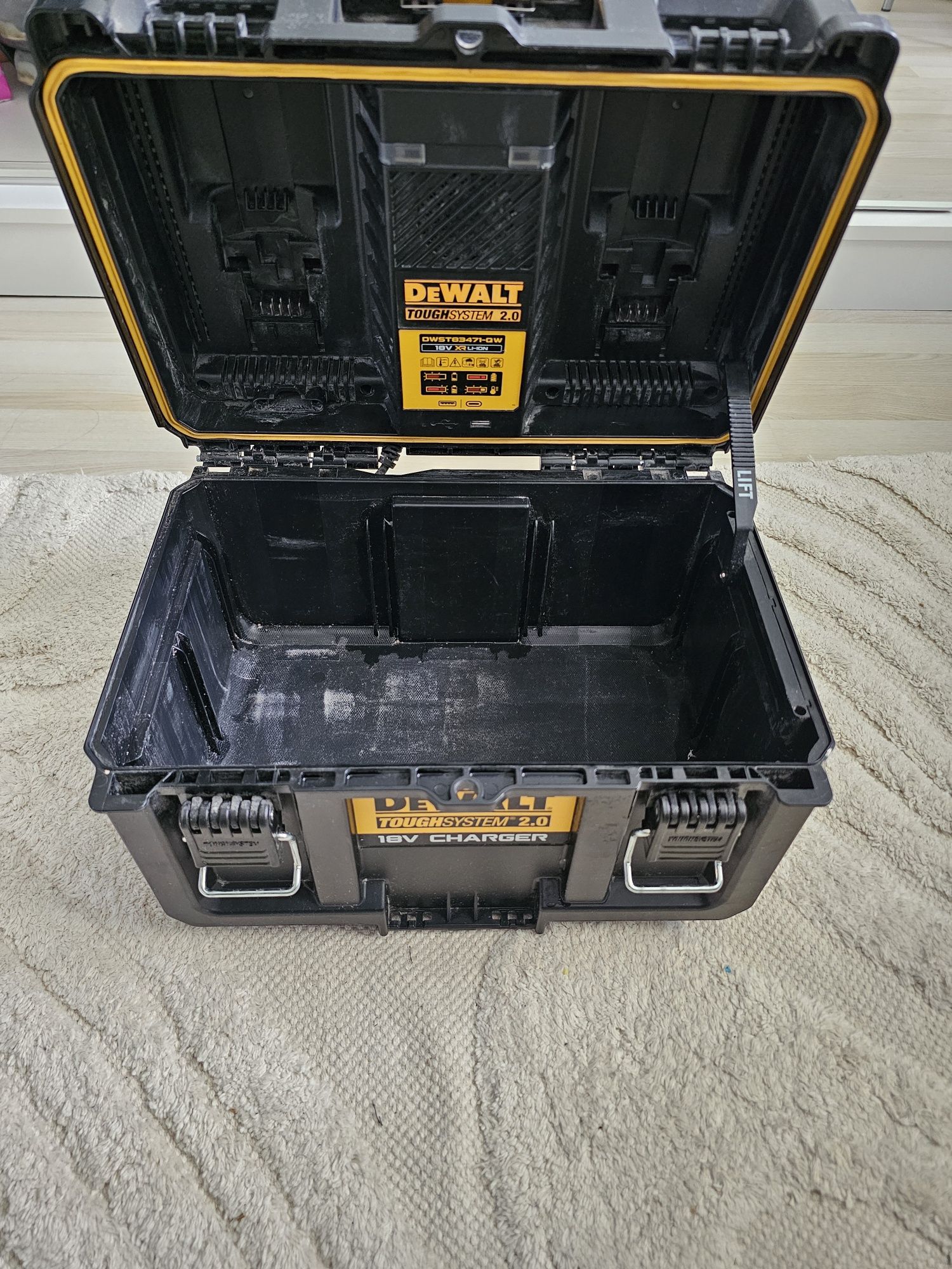 Kufer Ładowarka Dewalt DWST83471 ToughSystem 2.0