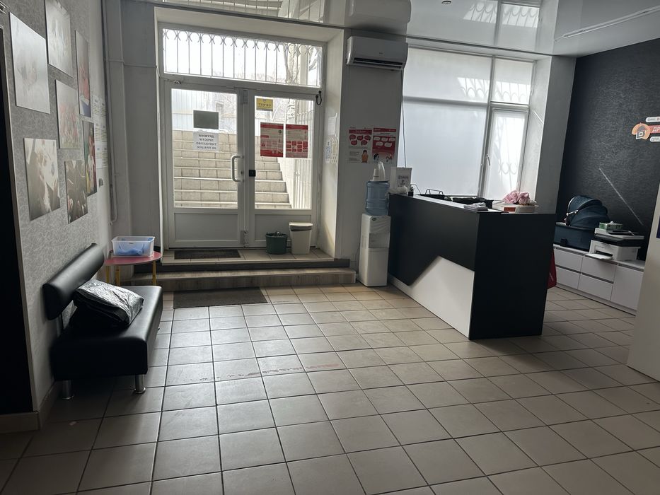 224 м² у центрі — ідеально для дитячого або навчального центру.