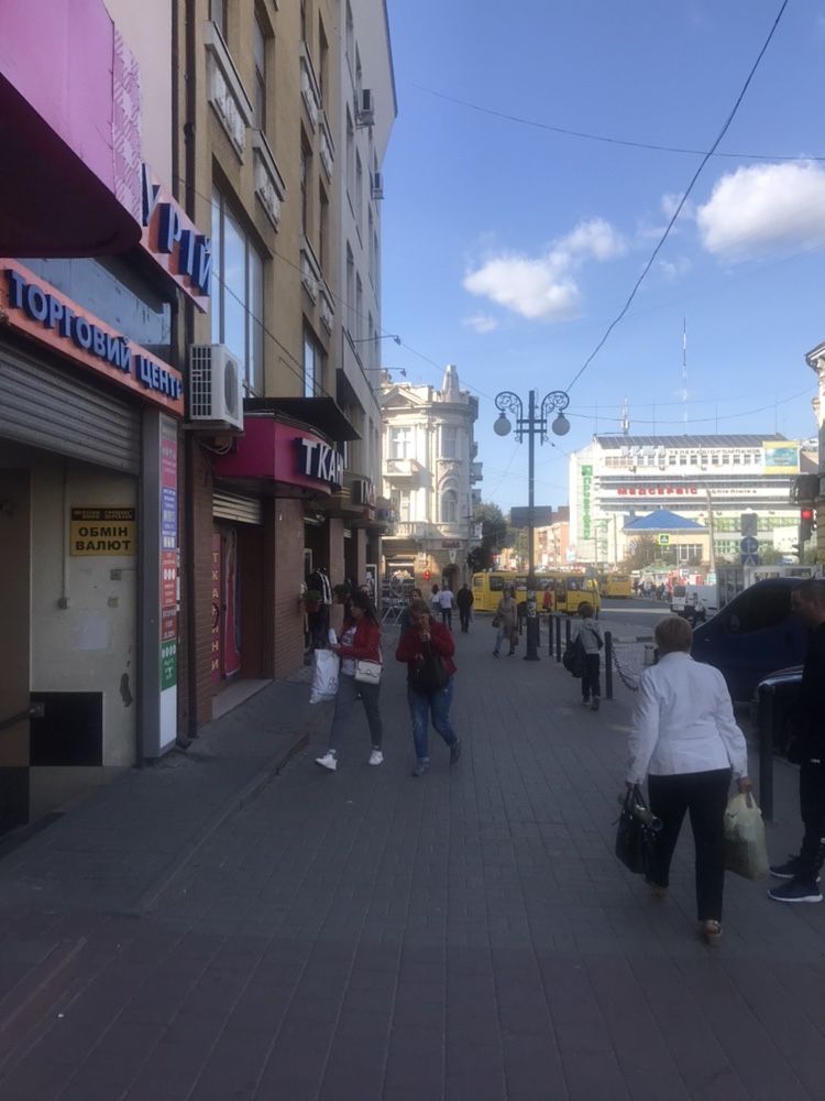 Комерція в центрі. ТЦ МЕРКУРІЙ.