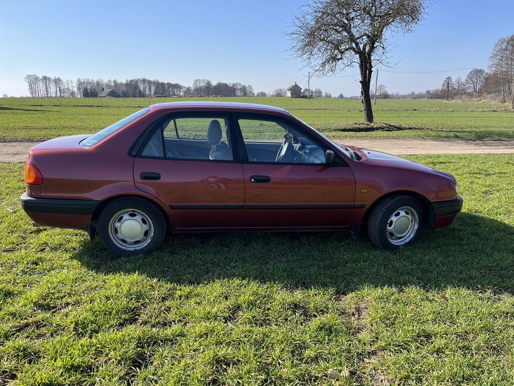 Toyota corolla  1.3 sedan