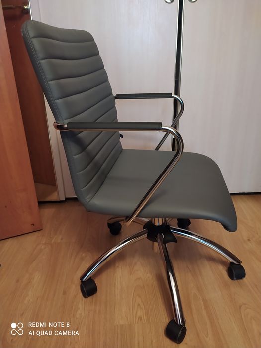 Офисное кресло для офиса и дома