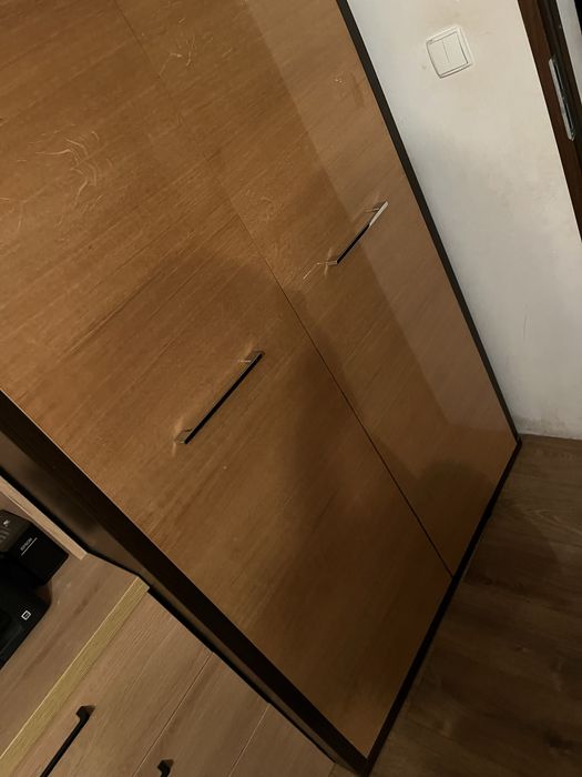 Duża szafa korpus orzech ciemny fronty fornir dębowy w połysku